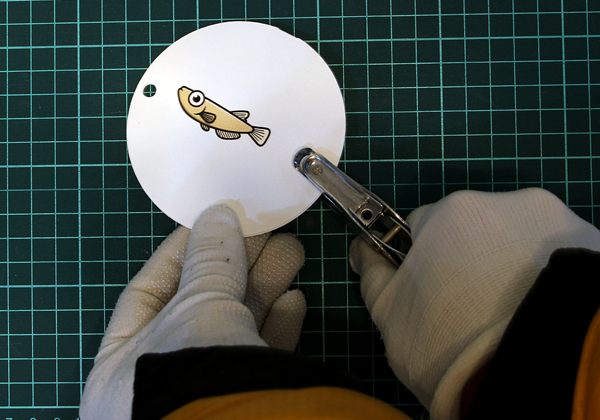 ハサミ、クラフトパンチ、輪ゴム